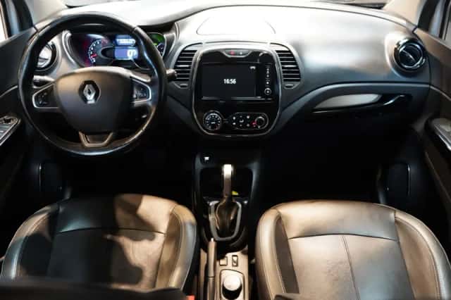 Renault Captur (2016) thumbnail 2