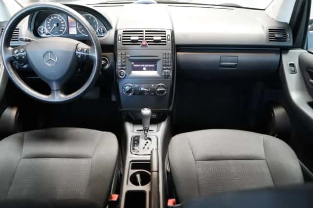 Mercedes-Benz A-Klasse (2011) thumbnail 2