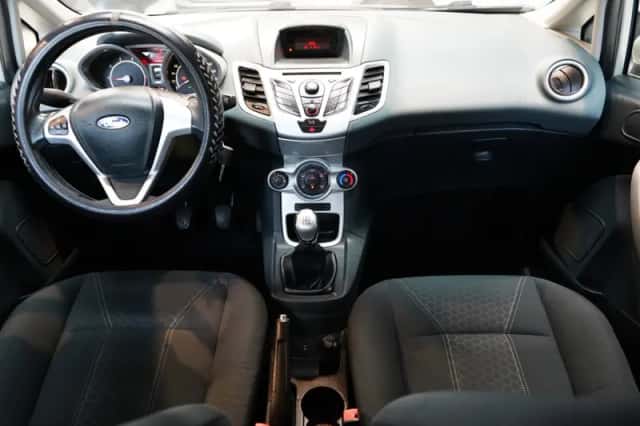 Ford Fiesta (2009) thumbnail 2