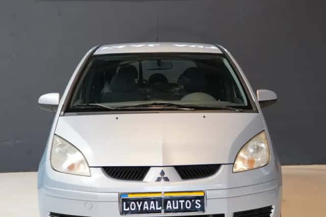 Mitsubishi Colt (2005) thumbnail 3