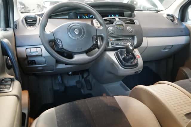 Renault Scénic (2004) thumbnail 2