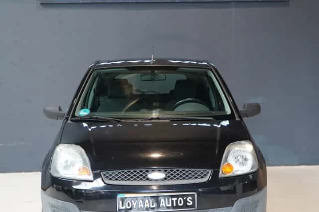 Ford Fiesta (2008) thumbnail 3