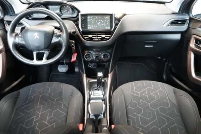 Peugeot 2008 (2016) thumbnail 2