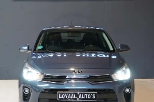 Kia Rio (2017) thumbnail 3