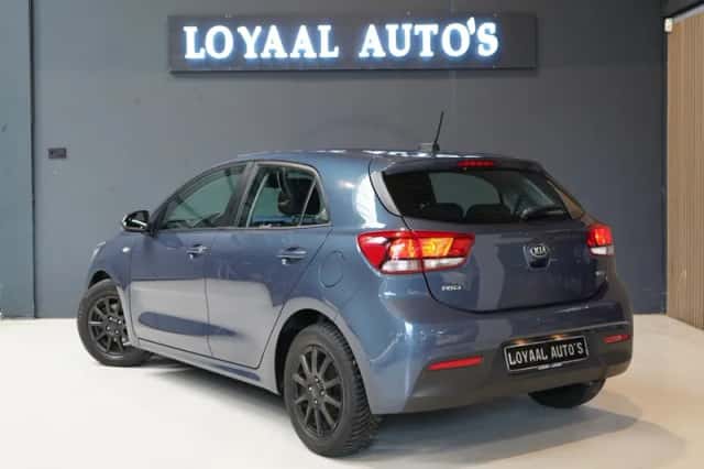 Kia Rio (2017) thumbnail 6