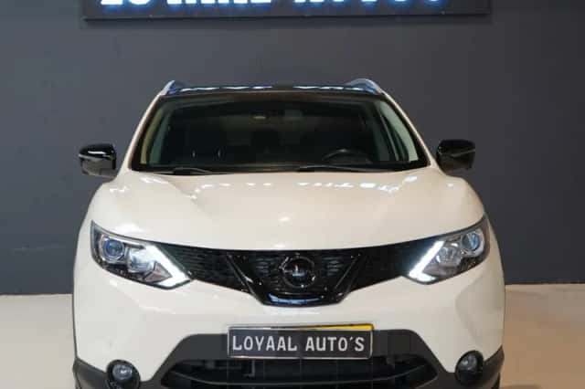 Nissan Qashqai (2015) thumbnail 3