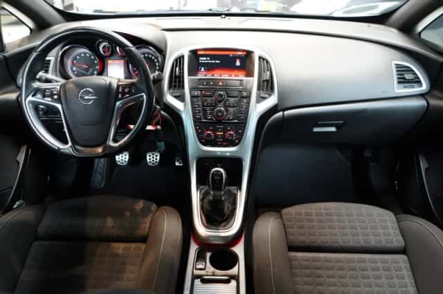 Opel Astra (2015) thumbnail 2
