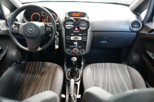 Opel Corsa (2010) thumbnail 2