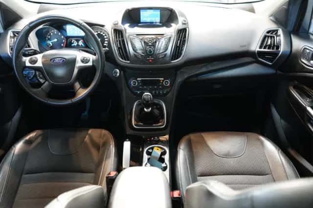Ford Kuga (2014) thumbnail 2