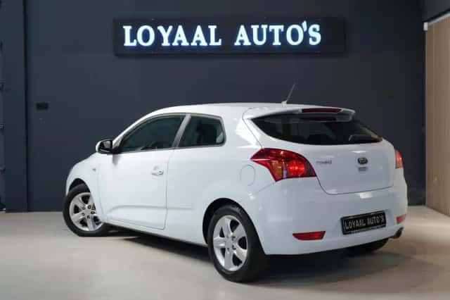Kia ProCeed (2010) thumbnail 6