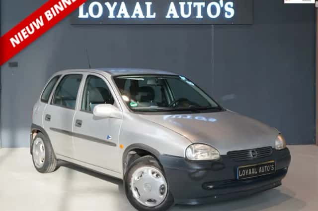 Opel Corsa (1999) thumbnail 1