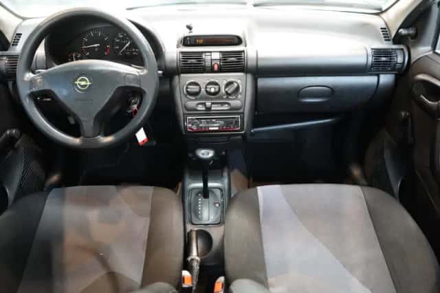 Opel Corsa (1999) thumbnail 2