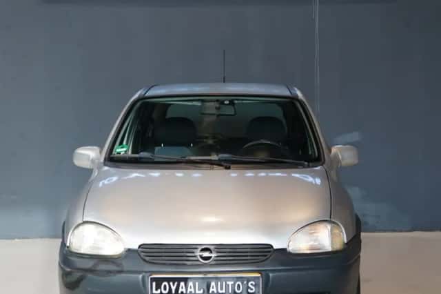 Opel Corsa (1999) thumbnail 3
