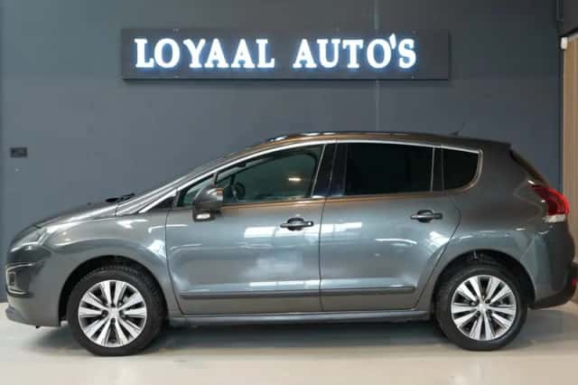 Peugeot 3008 (2016) thumbnail 5