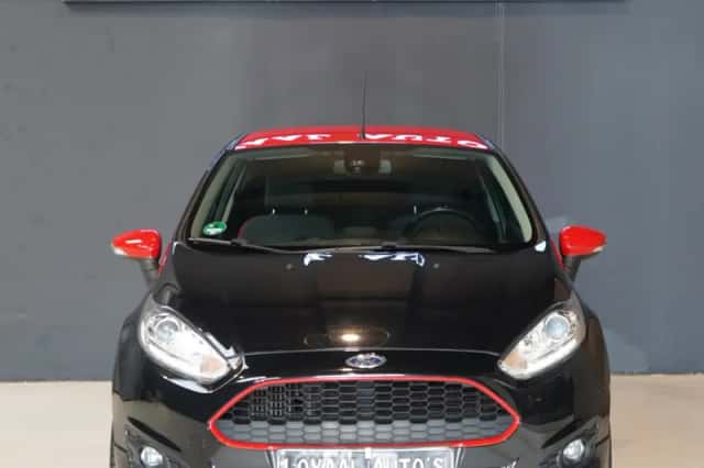 Ford Fiesta (2014) thumbnail 3