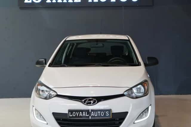 Hyundai i20 (2012) thumbnail 3