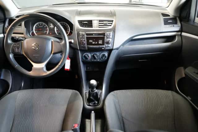 Suzuki Swift (2011) thumbnail 2
