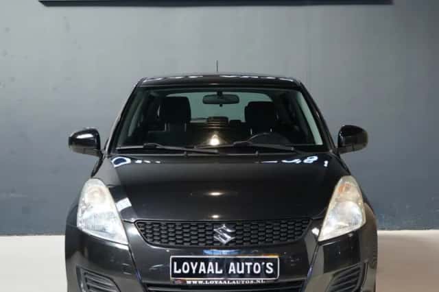 Suzuki Swift (2011) thumbnail 3