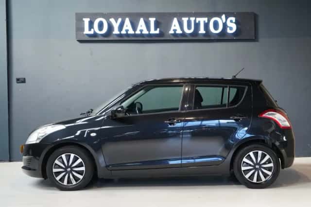 Suzuki Swift (2011) thumbnail 5