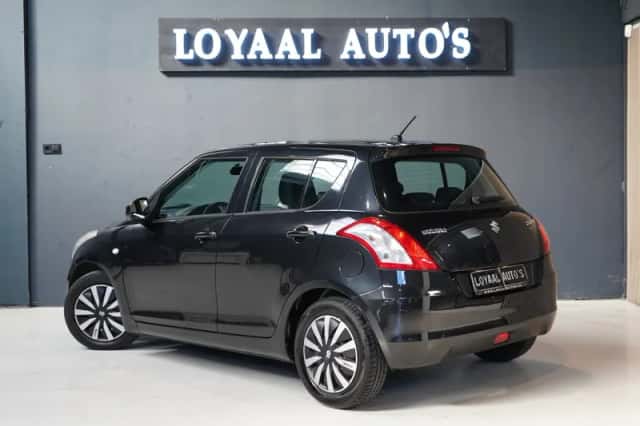 Suzuki Swift (2011) thumbnail 6