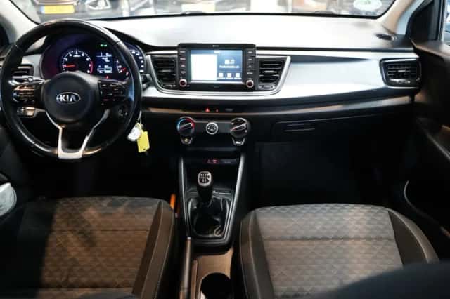 Kia Rio (2018) thumbnail 2
