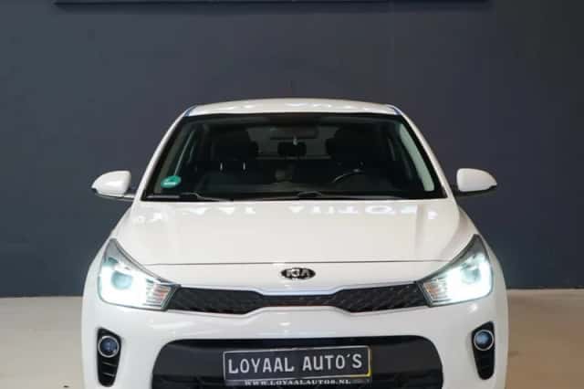 Kia Rio (2018) thumbnail 3