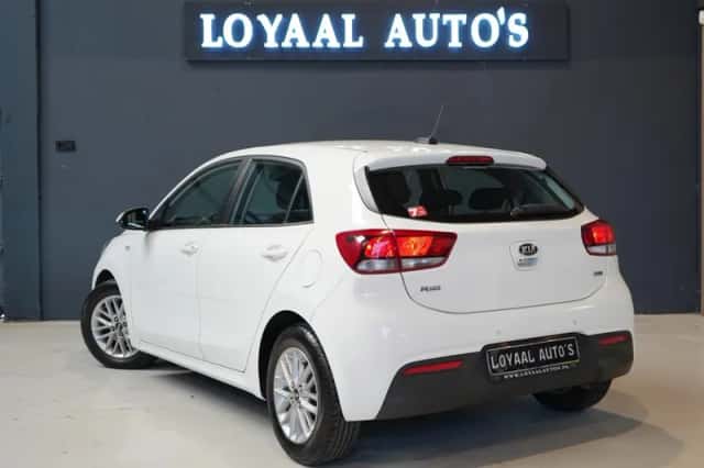Kia Rio (2018) thumbnail 6