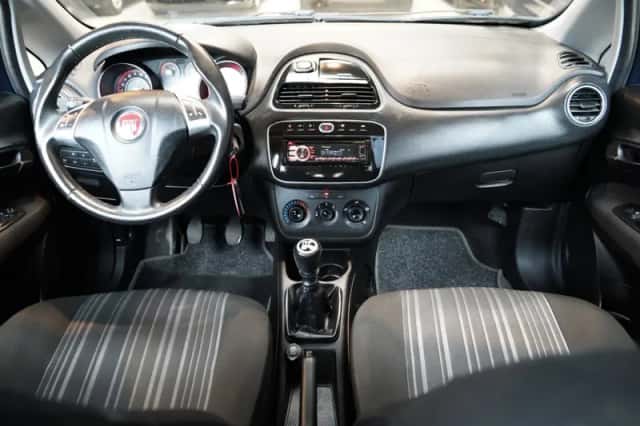 Fiat Punto (2011) thumbnail 2