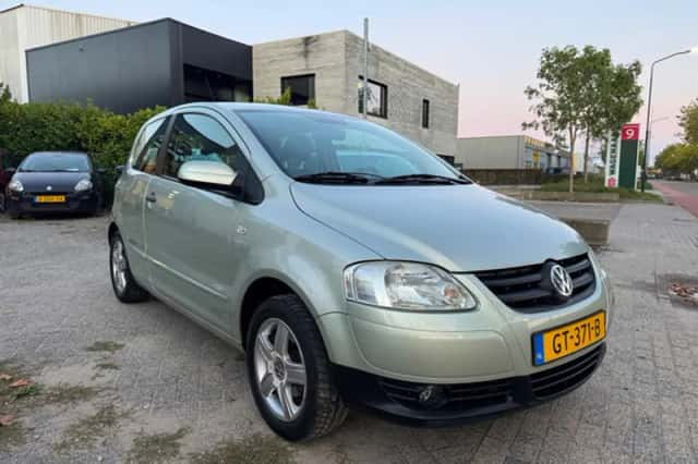 Volkswagen Fox (2010) thumbnail 2