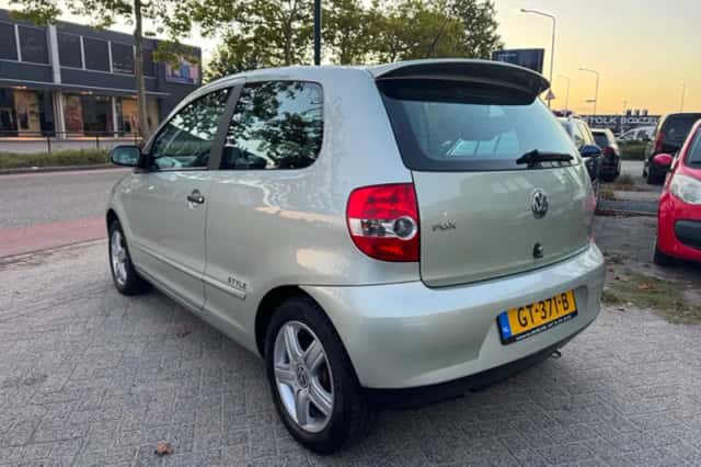 Volkswagen Fox (2010) thumbnail 3