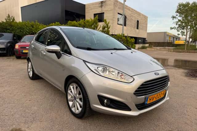 Ford Fiesta (2016) thumbnail 2
