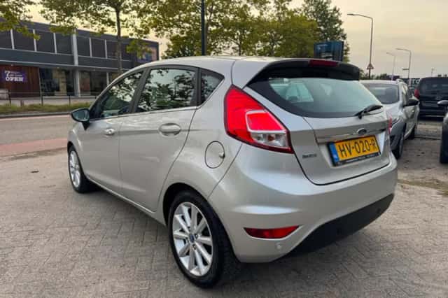 Ford Fiesta (2016) thumbnail 3