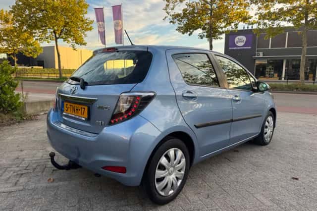 Toyota Yaris (2014) thumbnail 4