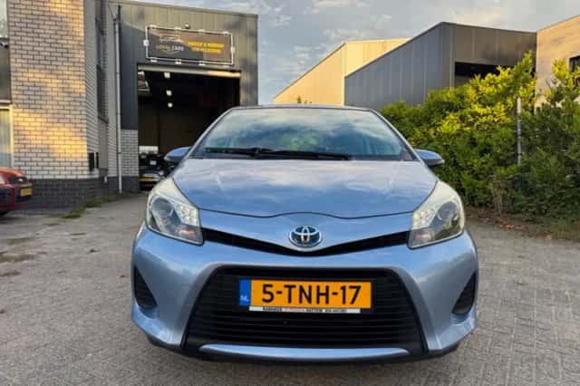 Toyota Yaris (2014) thumbnail 5