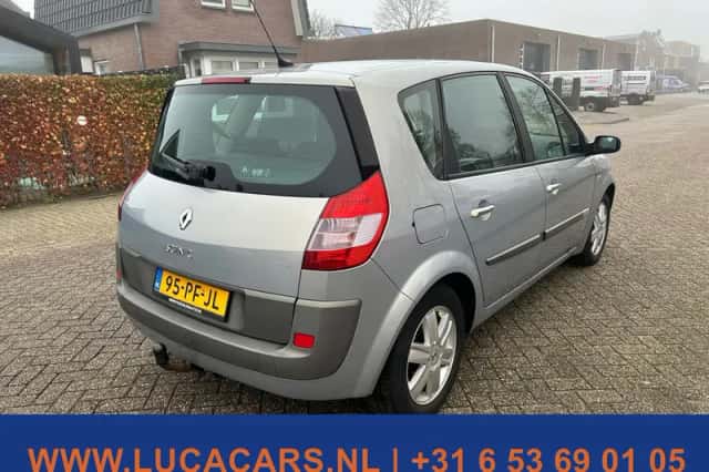 Renault Scénic (2004) thumbnail 3