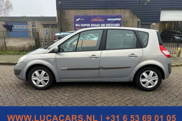 Renault Scénic (2004) thumbnail 5