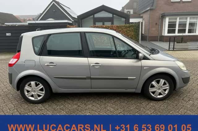 Renault Scénic (2004) thumbnail 6