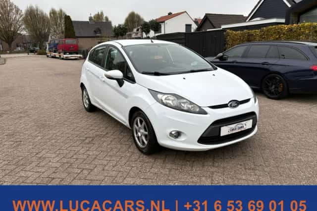 Ford Fiesta (2012) thumbnail 2