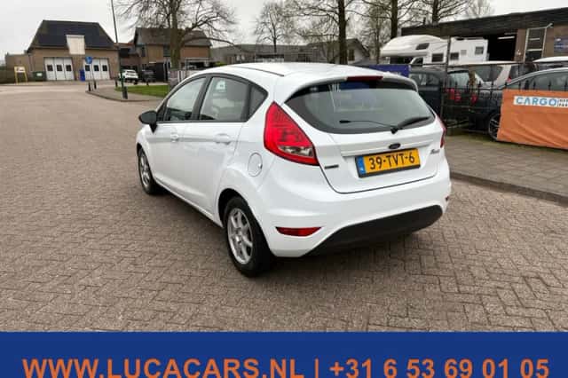 Ford Fiesta (2012) thumbnail 3