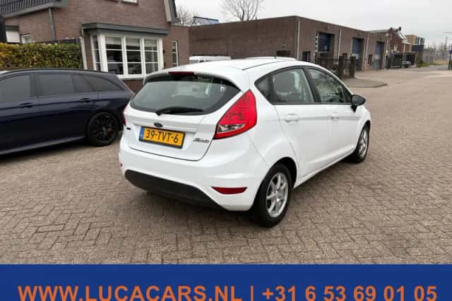 Ford Fiesta (2012) thumbnail 4