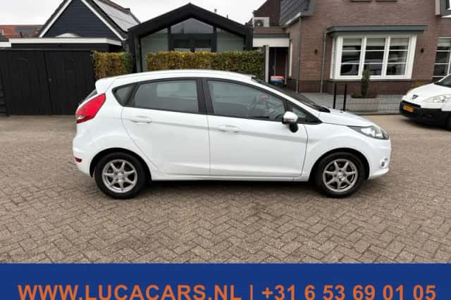 Ford Fiesta (2012) thumbnail 6