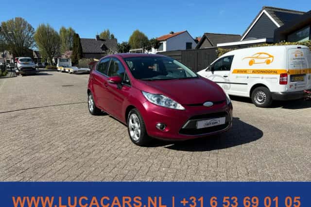 Ford Fiesta (2009) thumbnail 2