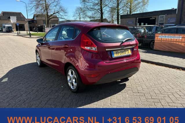 Ford Fiesta (2009) thumbnail 3