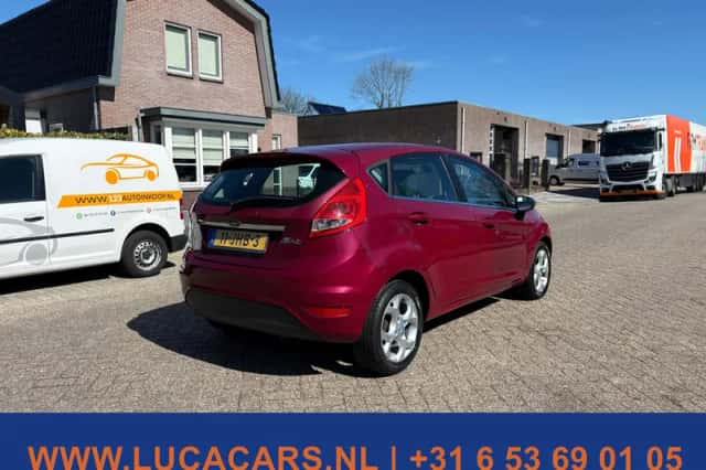 Ford Fiesta (2009) thumbnail 4