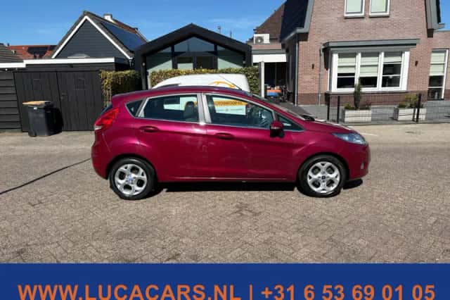 Ford Fiesta (2009) thumbnail 6