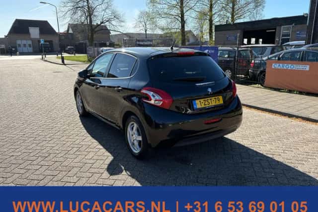 Peugeot 208 (2015) thumbnail 3