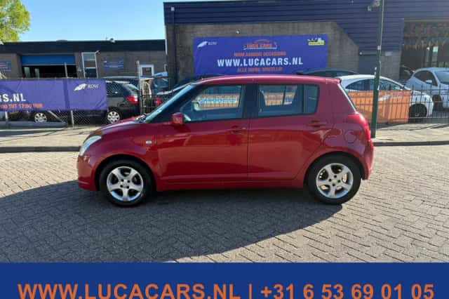 Suzuki Swift (2005) thumbnail 5