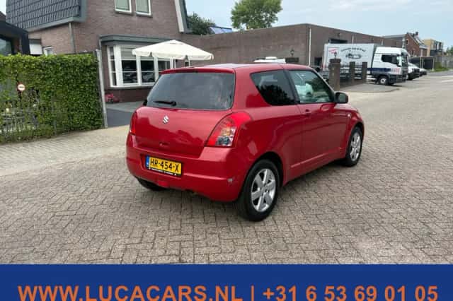 Suzuki Swift (2008) thumbnail 4