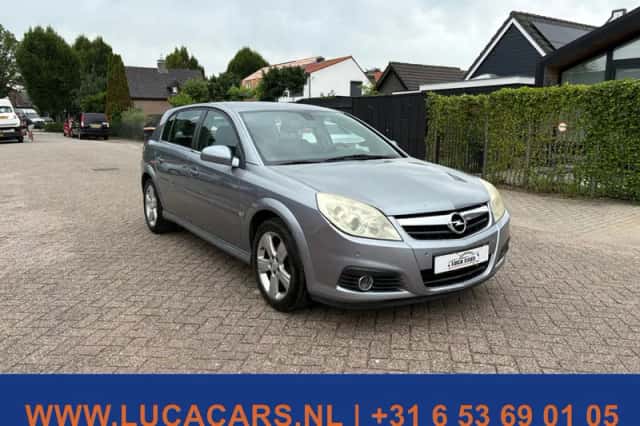 Opel Signum (2005) thumbnail 2