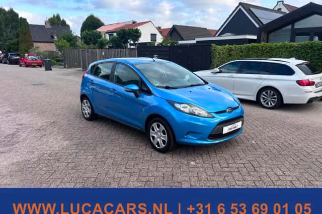 Ford Fiesta (2010) thumbnail 2